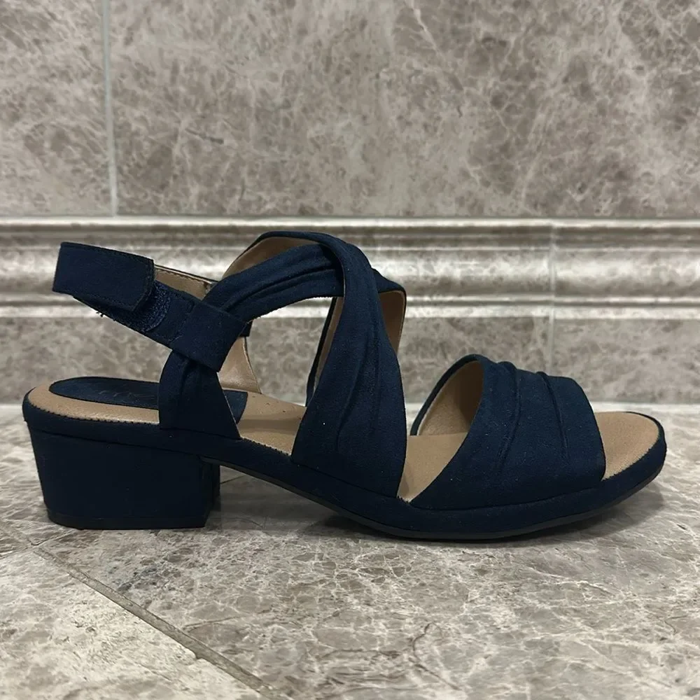 Me Too Yasmin Sandal Navy Size 7.5 Open Toe Chunky Heel Box Included